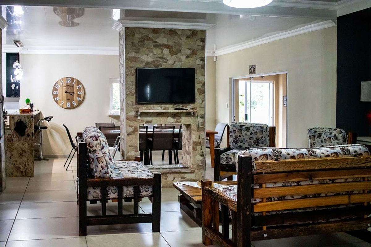 STUNNING GEM IN ASTON BAY - Photo 3