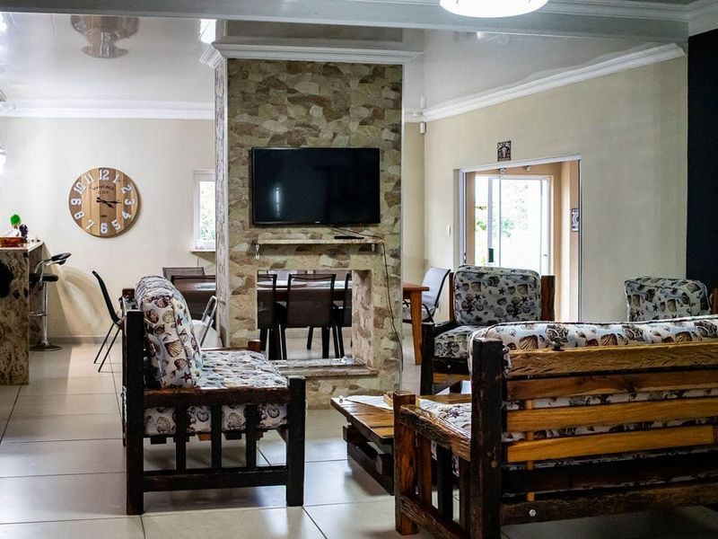 STUNNING GEM IN ASTON BAY - Photo 3