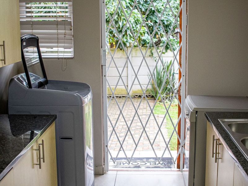 STUNNING GEM IN ASTON BAY - Photo 10