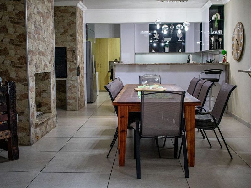 STUNNING GEM IN ASTON BAY - Photo 7