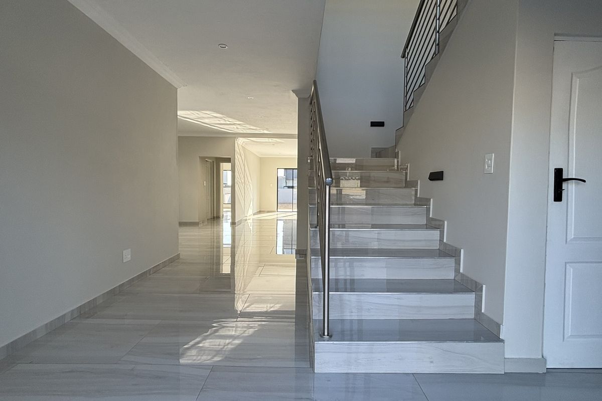 MODERN FAMILY HOME, LUXURIOUS AND CONVENIENT! - Photo 3