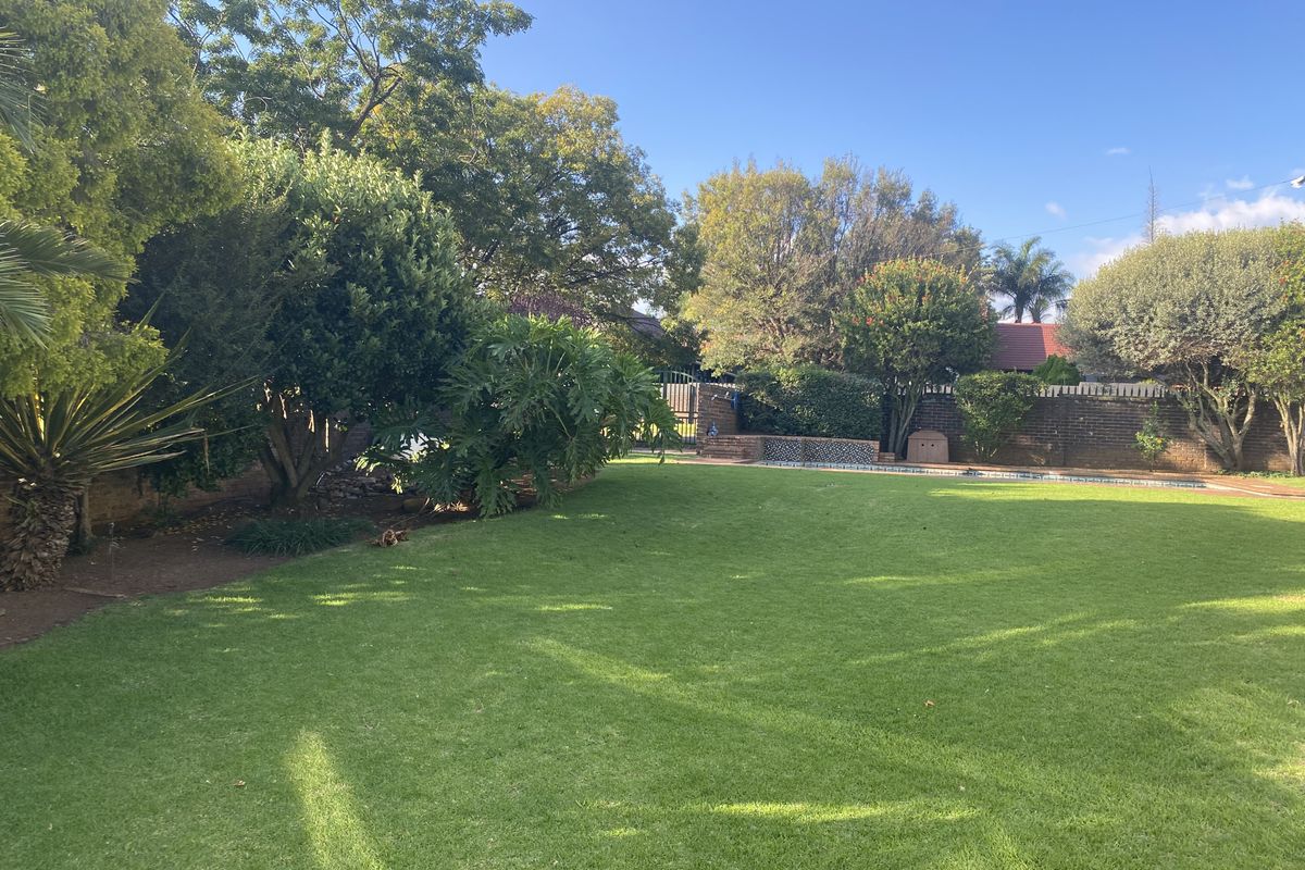 4 Bedroom House with Flat in Atlasville - Photo 2