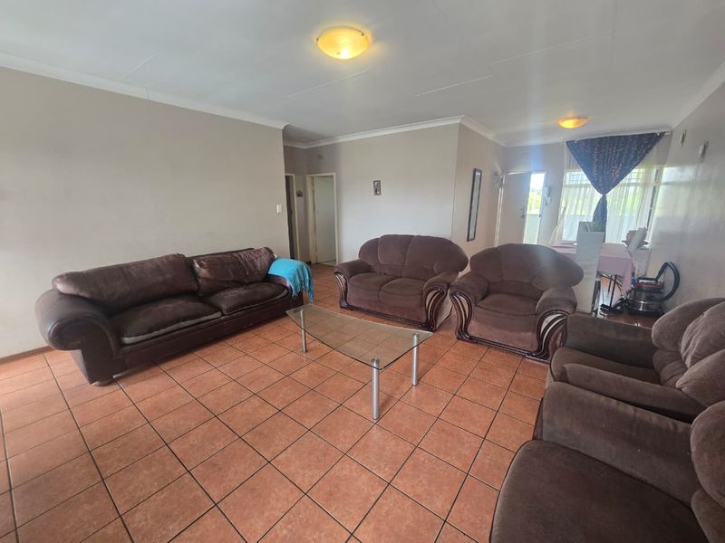 Charming, Spacious First-Floor Flat in Three Rivers Proper with River Views. - Photo 9