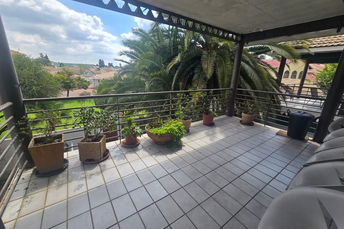 Charming, Spacious First-Floor Flat in Three Rivers Proper with River Views. - Photo 4