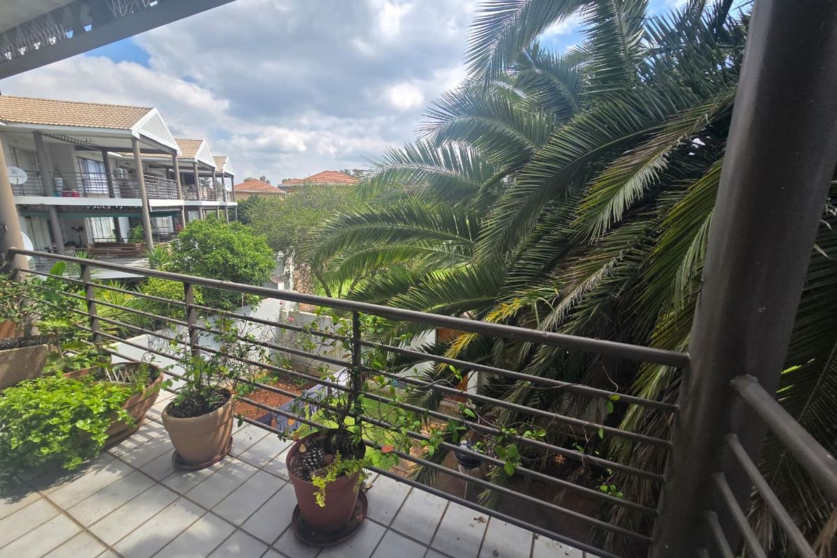 Charming, Spacious First-Floor Flat in Three Rivers Proper with River Views. - Photo 3