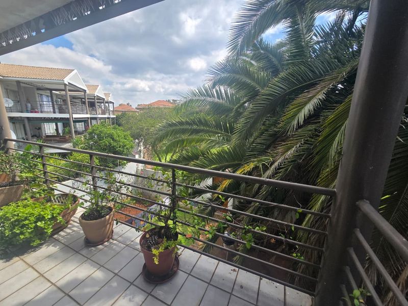 Charming, Spacious First-Floor Flat in Three Rivers Proper with River Views. - Photo 3