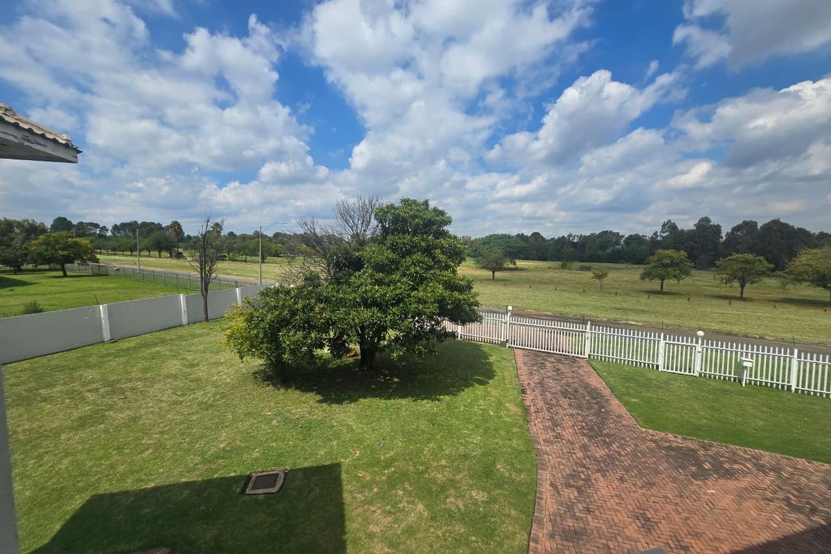 Charming, Spacious First-Floor Flat in Three Rivers Proper with River Views. - Photo 2