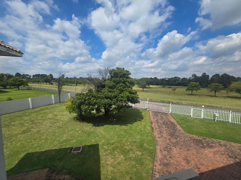 Charming, Spacious First-Floor Flat in Three Rivers Proper with River Views. - Photo 2