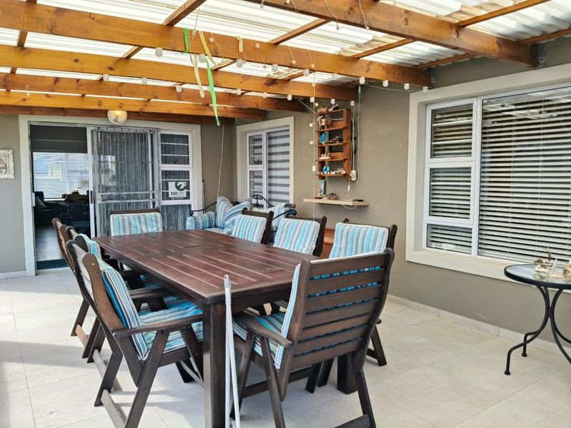 Modern Family Home with Excellent Features - Photo 5