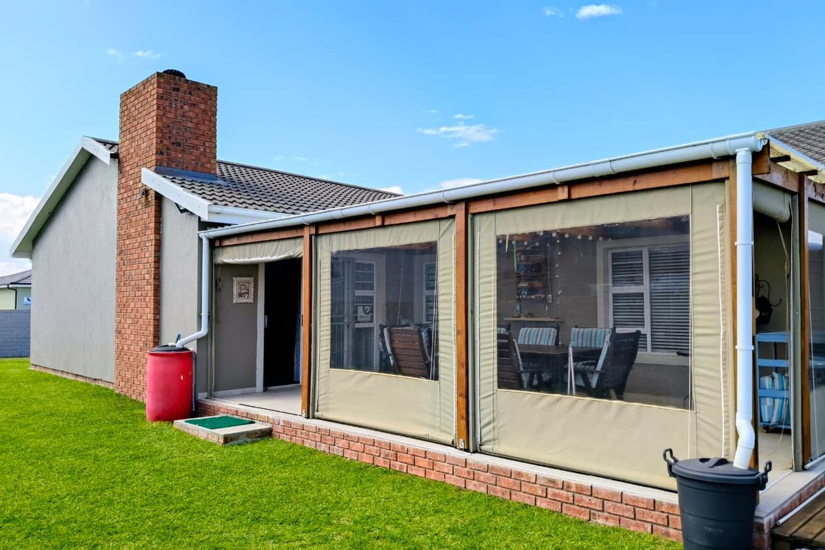 Modern Family Home with Excellent Features - Photo 4