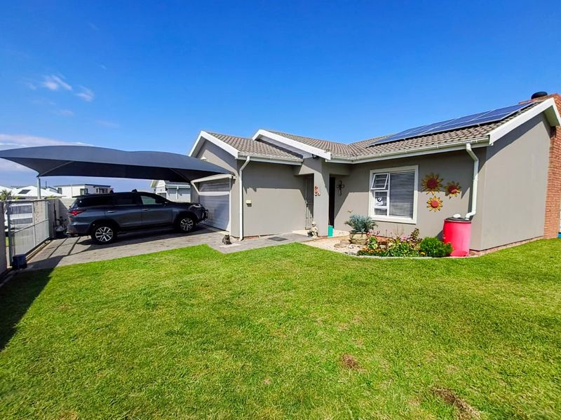 Modern Family Home with Excellent Features - Photo 2