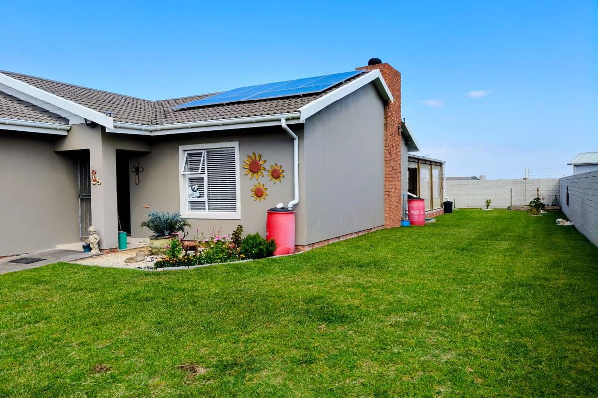 Modern Family Home with Excellent Features - Photo 3