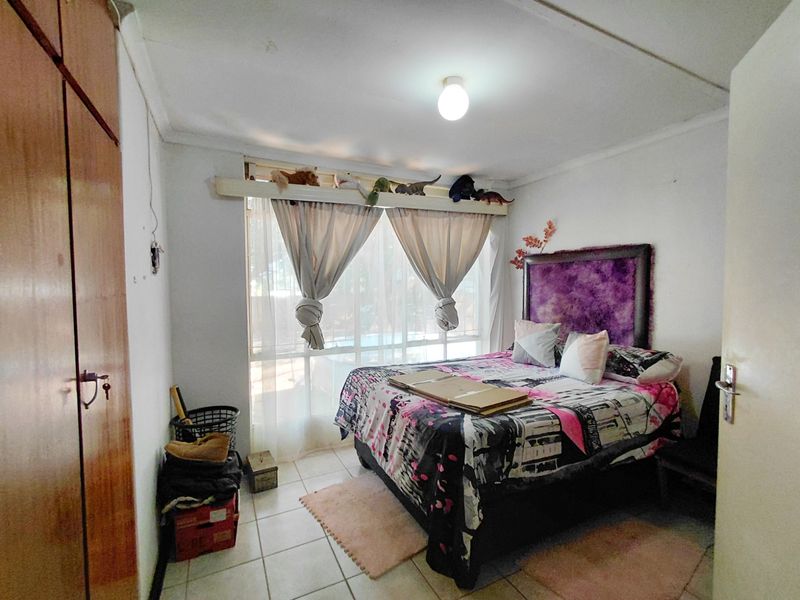 Spacious 4-Bedroom Home with Great Potential & Large Yard - Photo 7