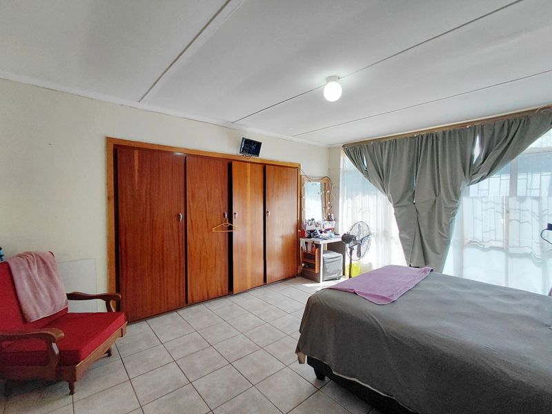 Spacious 4-Bedroom Home with Great Potential & Large Yard - Photo 6