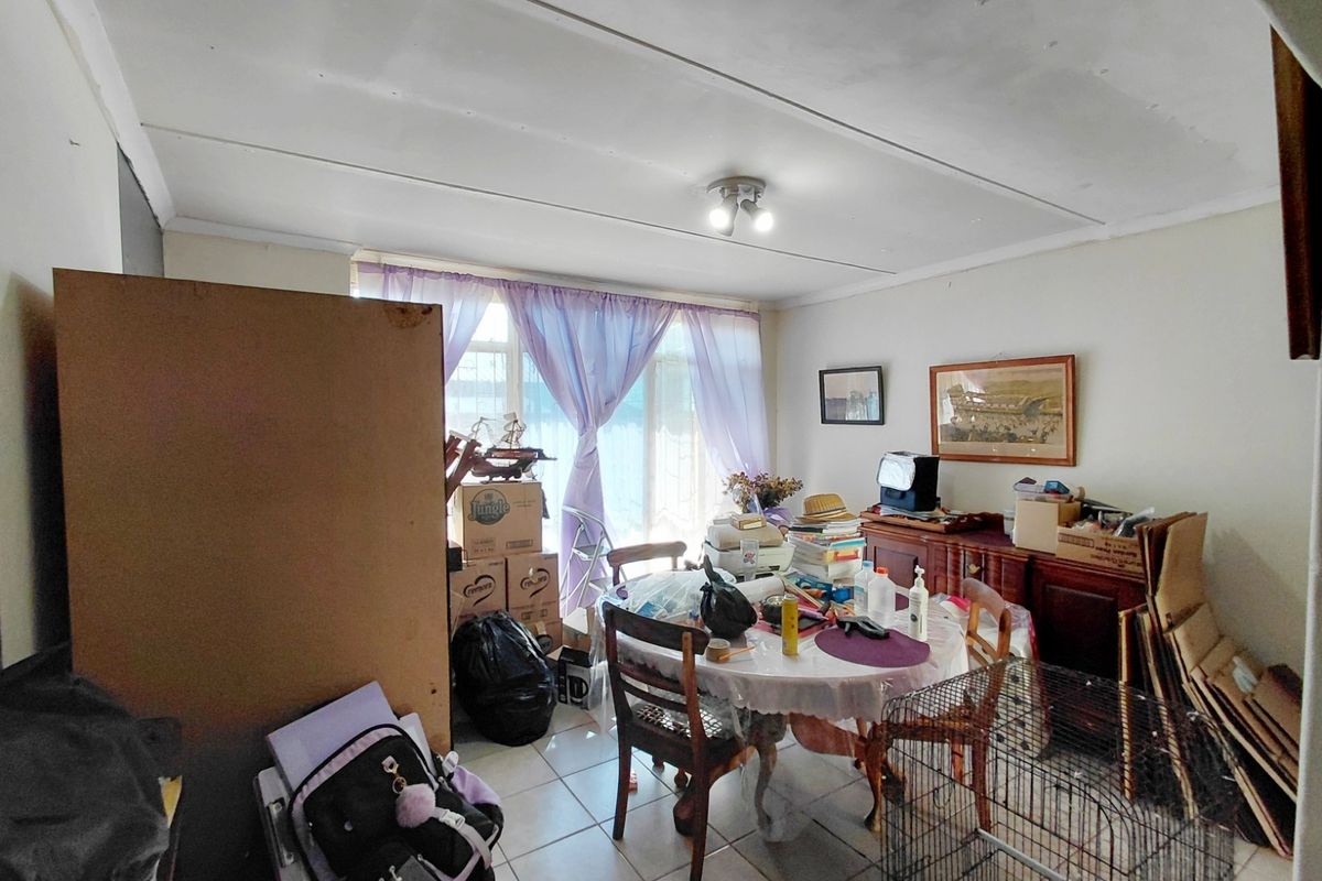 Spacious 4-Bedroom Home with Great Potential & Large Yard - Photo 4