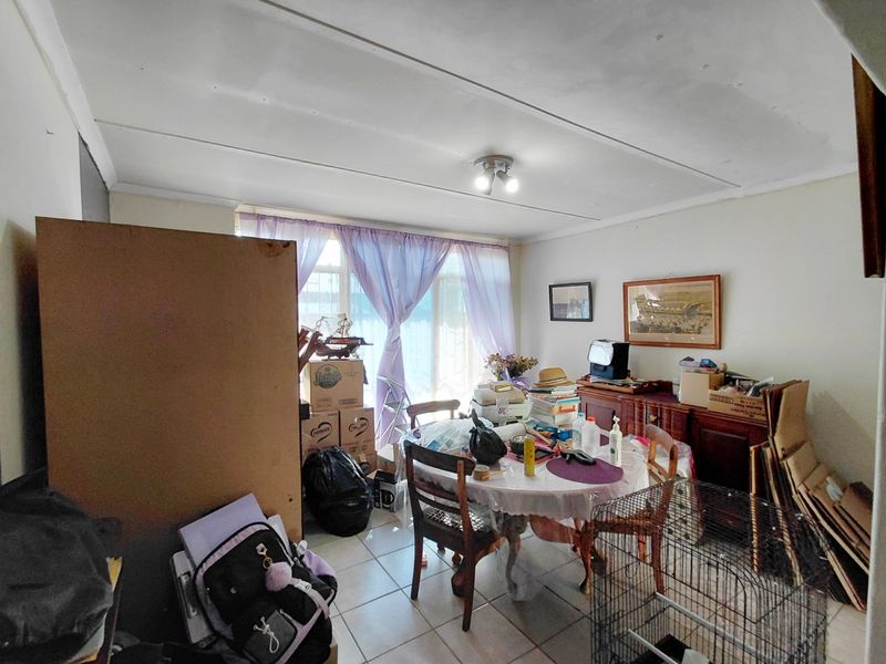 Spacious 4-Bedroom Home with Great Potential & Large Yard - Photo 4