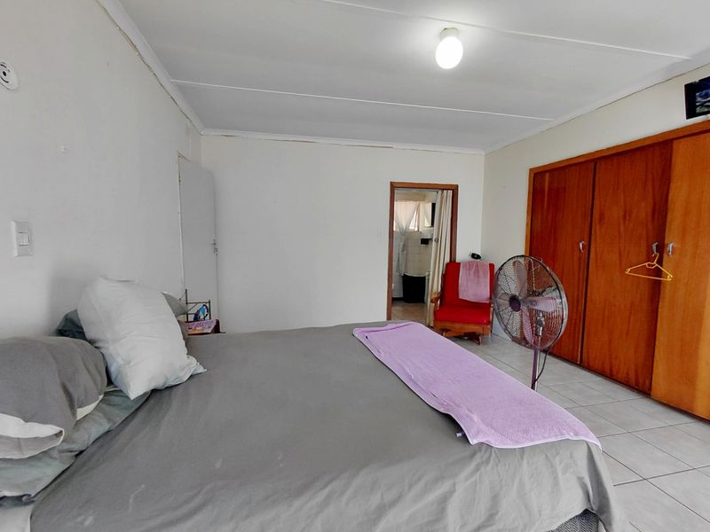 Spacious 4-Bedroom Home with Great Potential & Large Yard - Photo 5