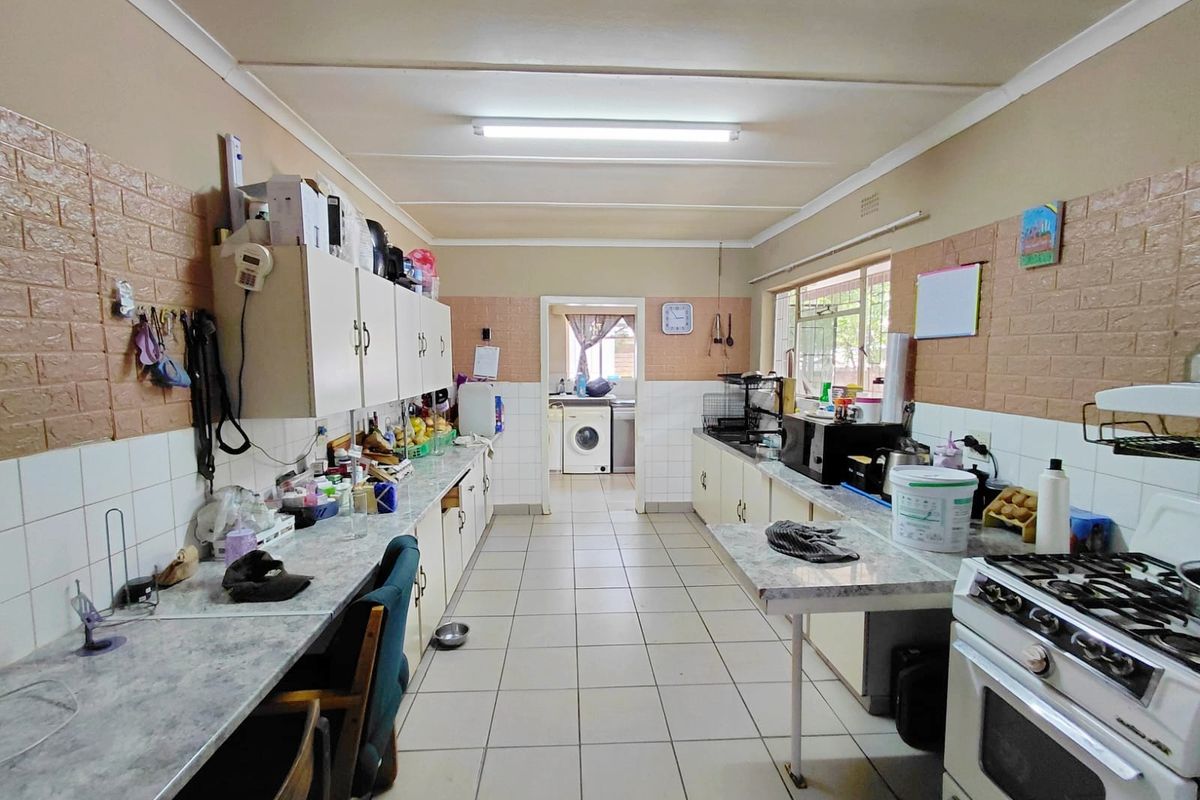 Spacious 4-Bedroom Home with Great Potential & Large Yard - Photo 3