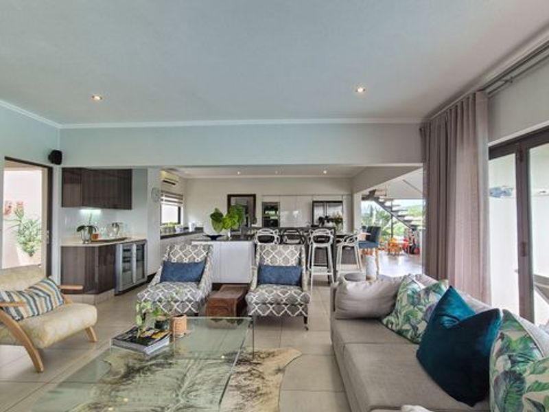 Luxurious 5-Bedroom Home in Simbithi Eco Estate, Ballito - Photo 2