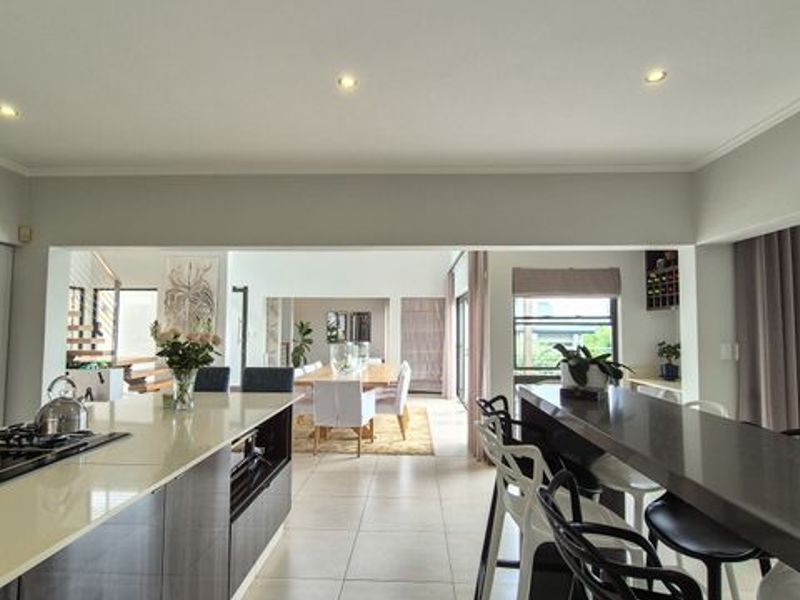 Luxurious 5-Bedroom Home in Simbithi Eco Estate, Ballito - Photo 9