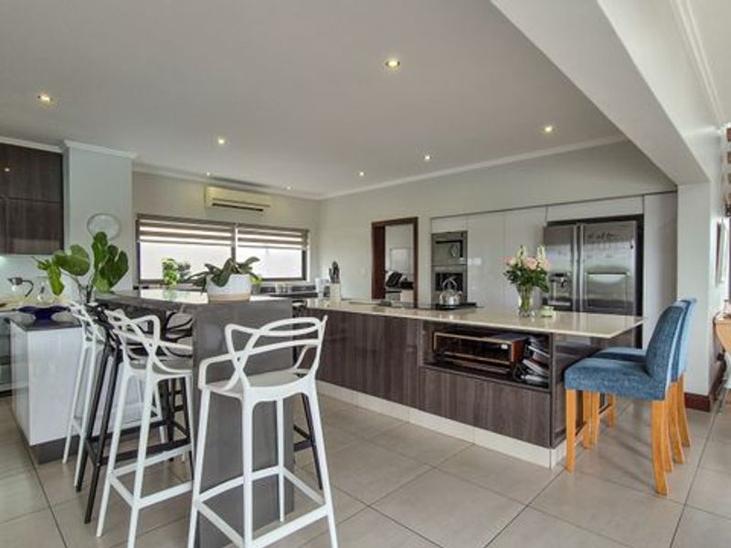 Luxurious 5-Bedroom Home in Simbithi Eco Estate, Ballito - Photo 8