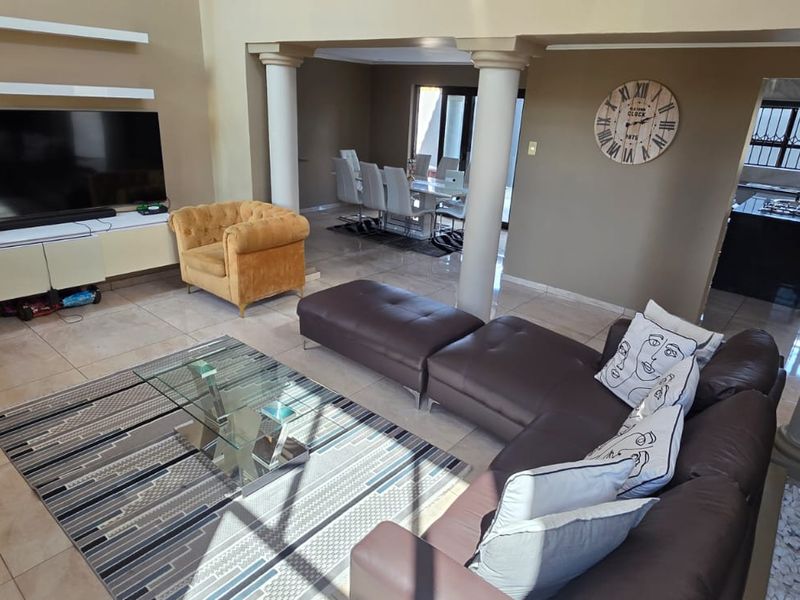 Comfort & Style Perfectly Blended in Secure Estate Living - Photo 6