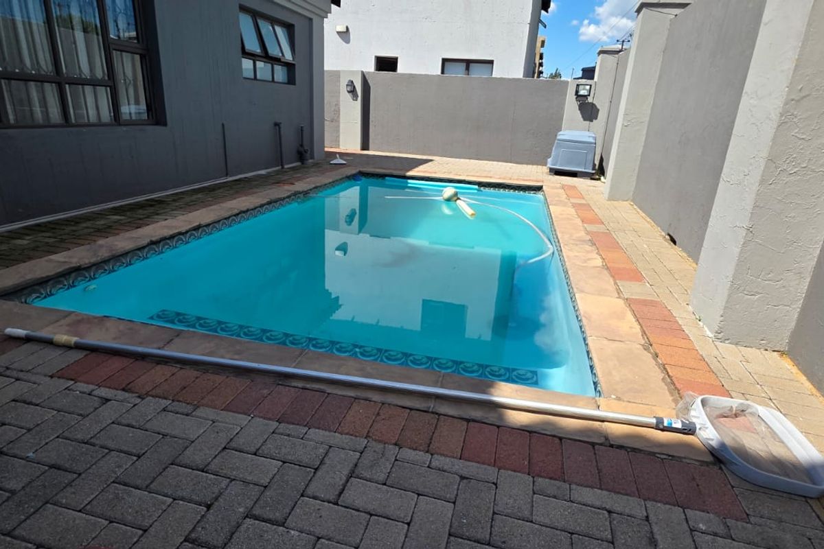 Comfort & Style Perfectly Blended in Secure Estate Living - Photo 2