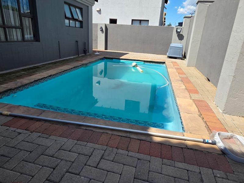 Comfort & Style Perfectly Blended in Secure Estate Living - Photo 2