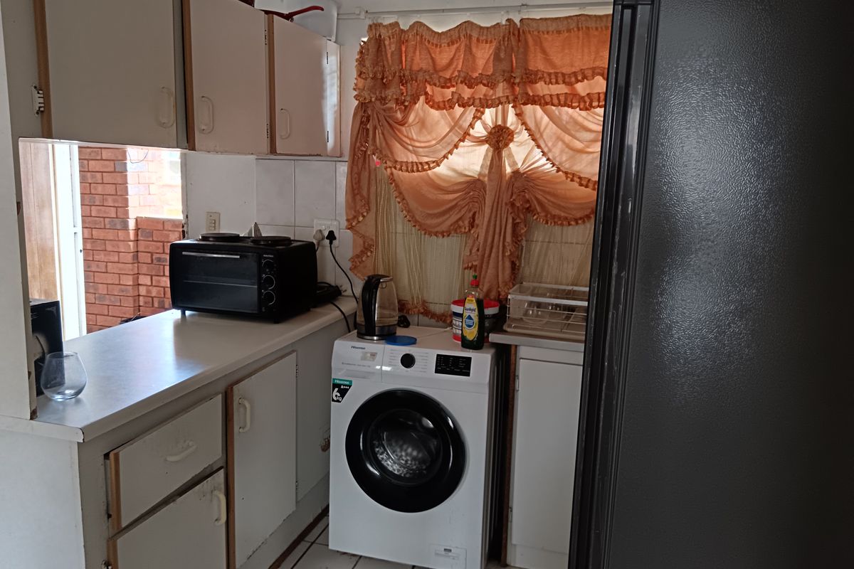 1 bedroom Apartment in Willows - Photo 4