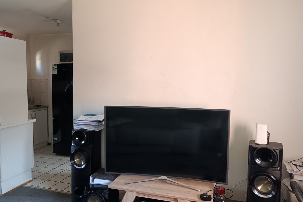 1 bedroom Apartment in Willows - Photo 3