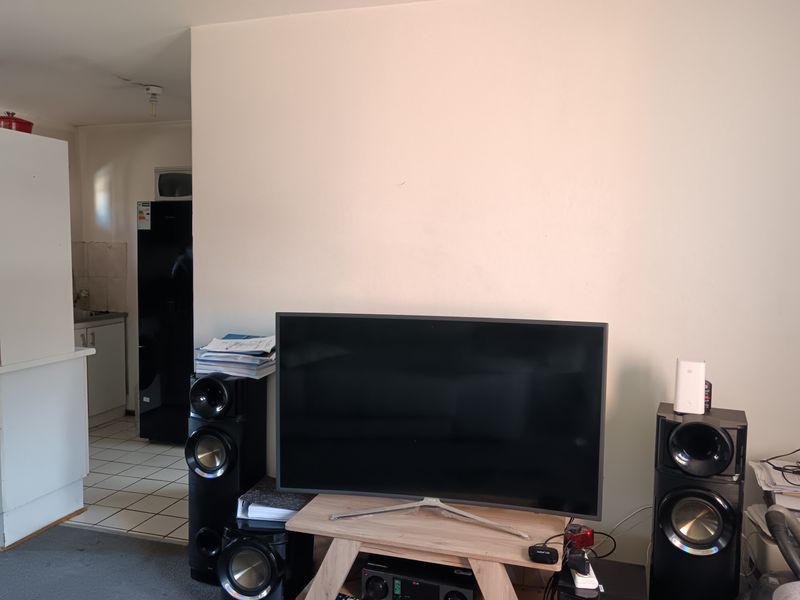 1 bedroom Apartment in Willows - Photo 3