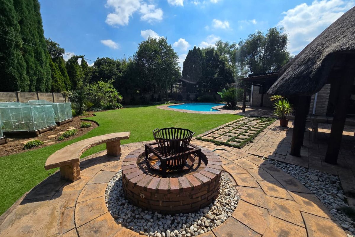 Stunning, Immaculate Family Home – Move-In Ready in Three Rivers East! - Photo 2