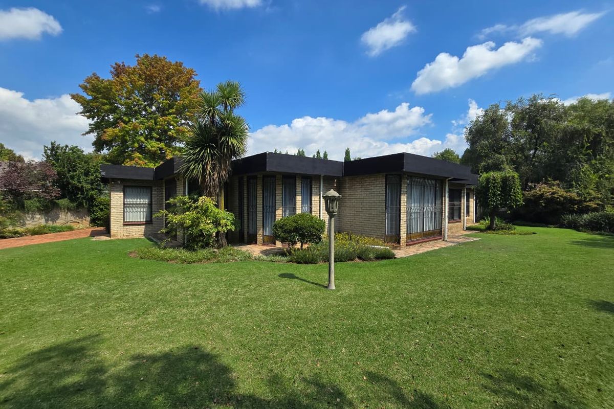 Stunning, Immaculate Family Home – Move-In Ready in Three Rivers East! - Photo 3