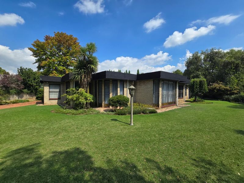 Stunning, Immaculate Family Home – Move-In Ready in Three Rivers East! - Photo 3