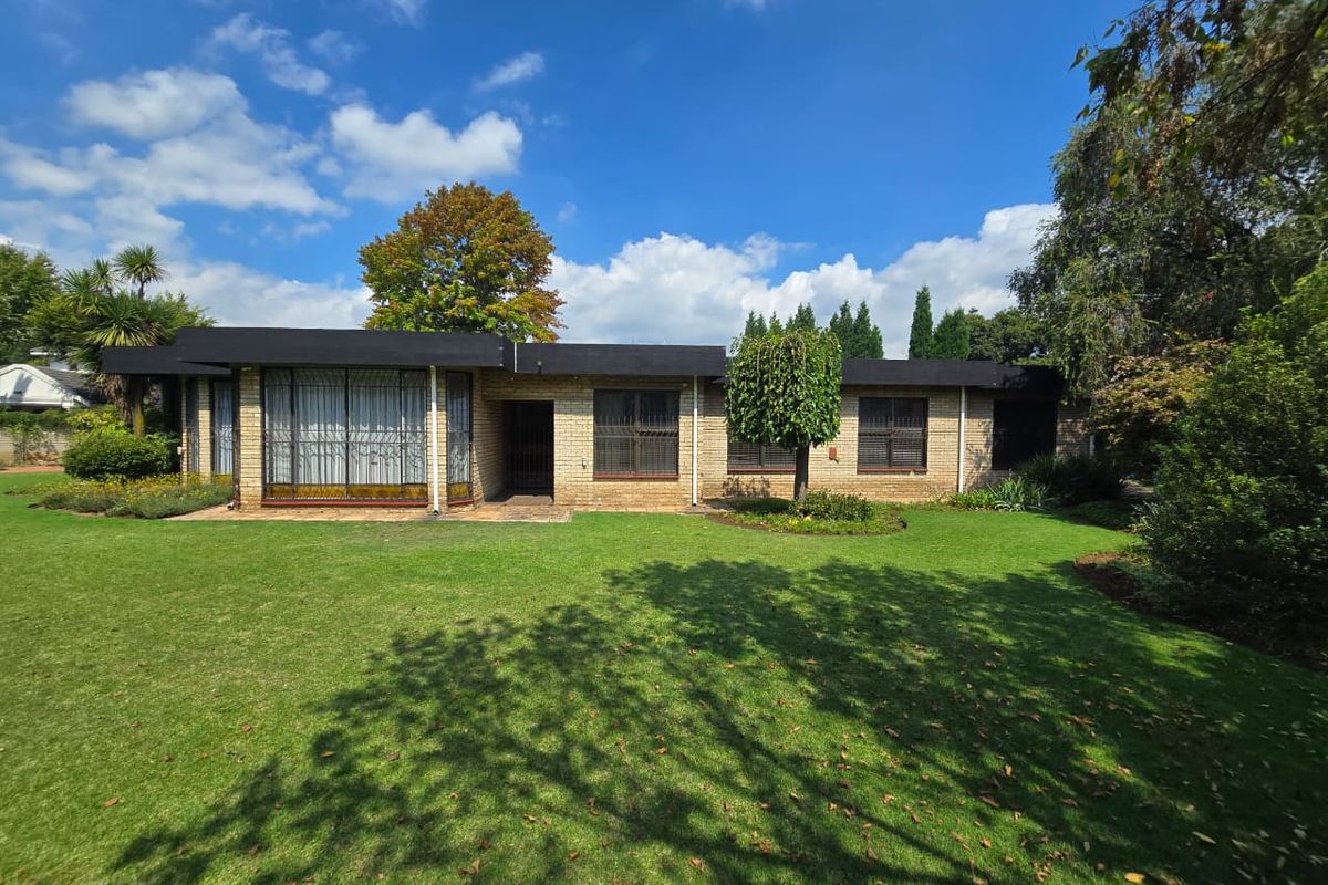 Stunning, Immaculate Family Home – Move-In Ready in Three Rivers East! - Photo 4