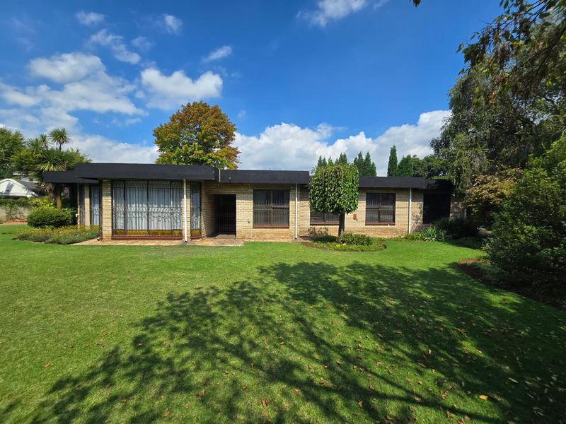 Stunning, Immaculate Family Home – Move-In Ready in Three Rivers East! - Photo 4