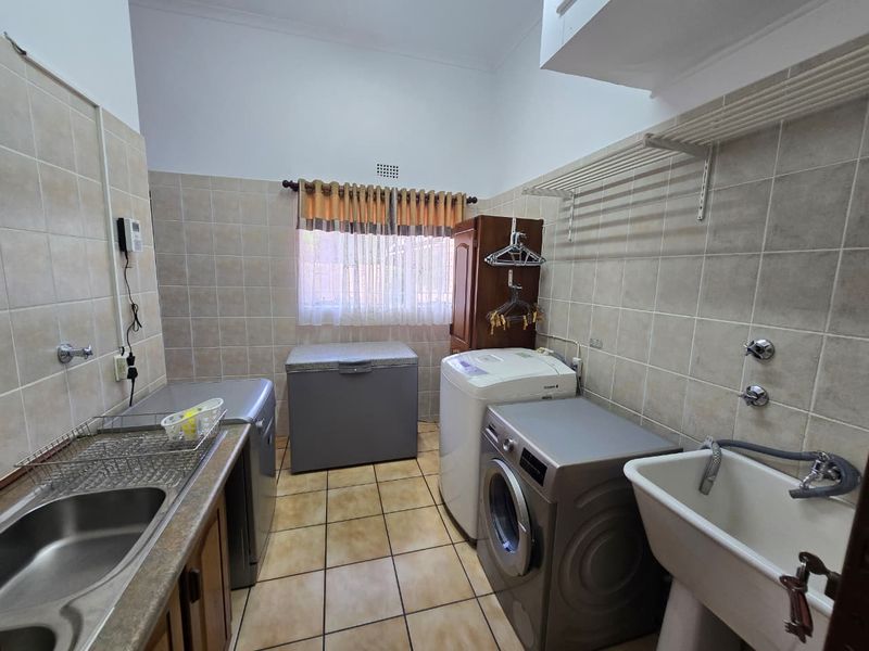 Stunning, Immaculate Family Home – Move-In Ready in Three Rivers East! - Photo 6