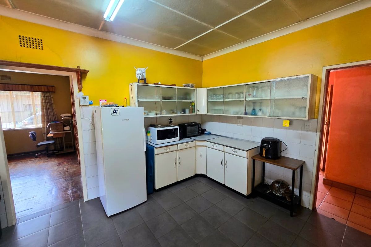 Discover the potential of this spacious property in Three Rivers. - Photo 5