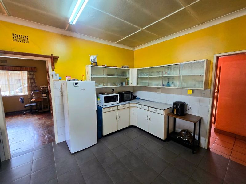 Discover the potential of this spacious property in Three Rivers. - Photo 5