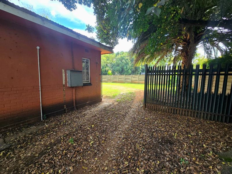 Discover the potential of this spacious property in Three Rivers. - Photo 9