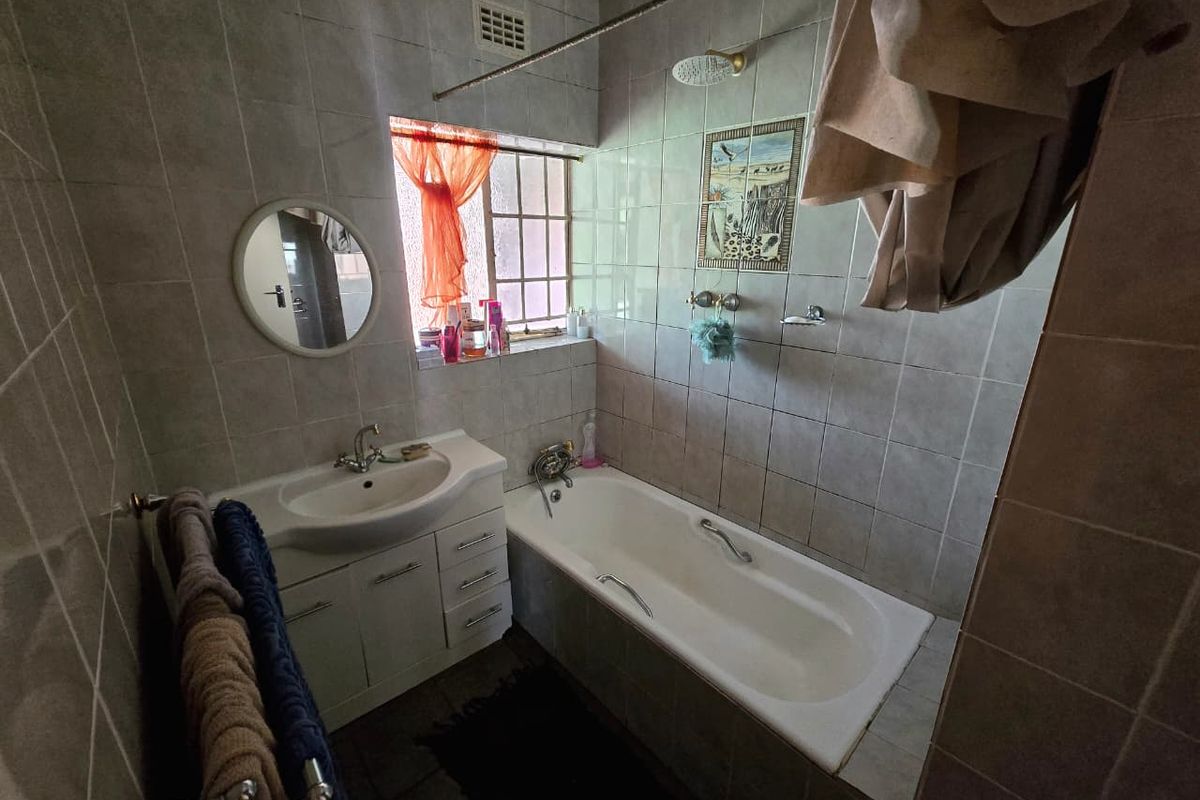 Discover the potential of this spacious property in Three Rivers. - Photo 4
