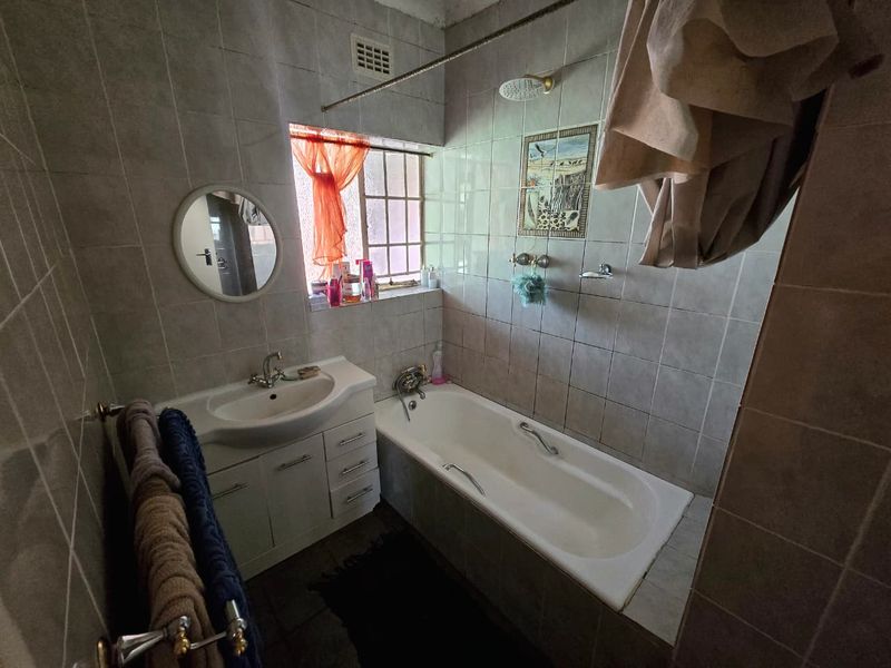 Discover the potential of this spacious property in Three Rivers. - Photo 4