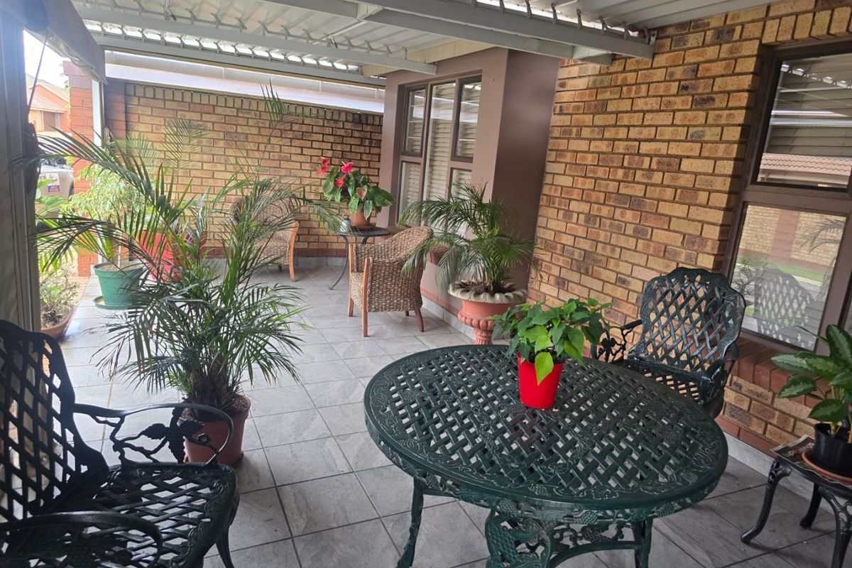 3 Bedroom 2 Bathroom Retirement Home For Sale! - Photo 3