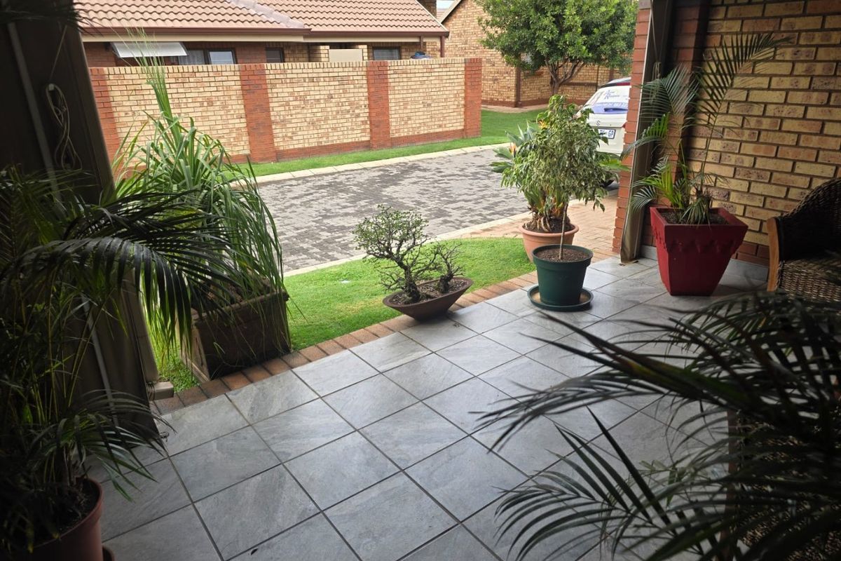 3 Bedroom 2 Bathroom Retirement Home For Sale! - Photo 4