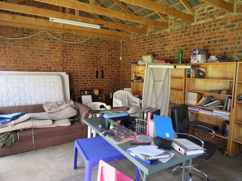 BEAUTIFUL 4 BEDROOM FAMILY HOME LOOKING FOR A NEW OWNER! - Photo 10