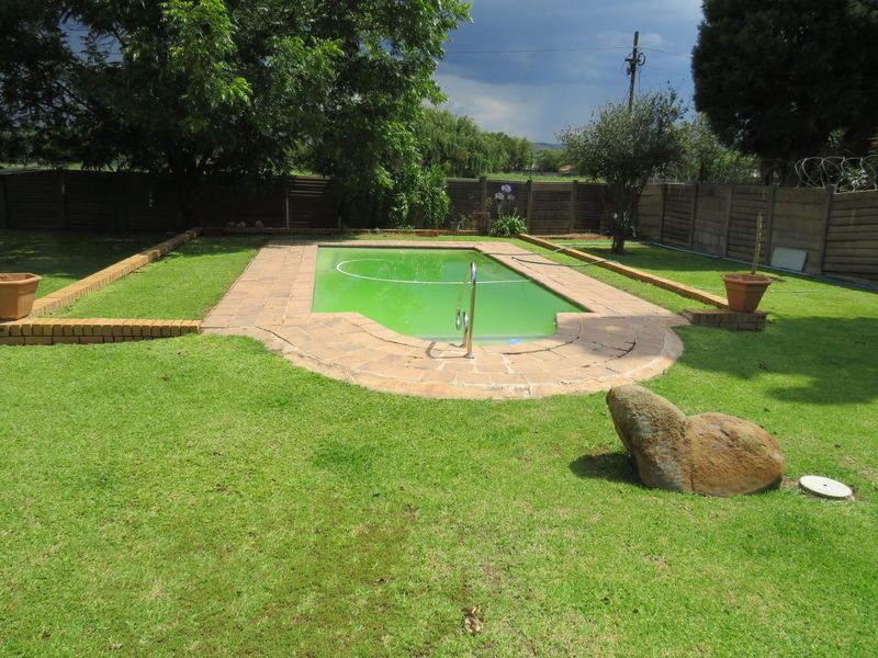 BEAUTIFUL 4 BEDROOM FAMILY HOME LOOKING FOR A NEW OWNER! - Photo 7