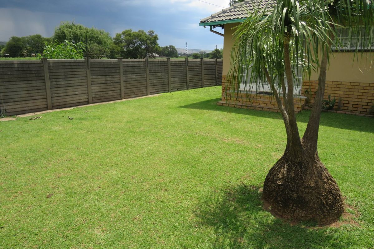 BEAUTIFUL 4 BEDROOM FAMILY HOME LOOKING FOR A NEW OWNER! - Photo 4