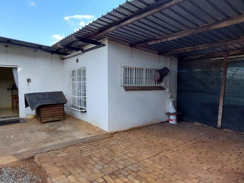 This property combines comfort with the beauty of nature . - Photo 5