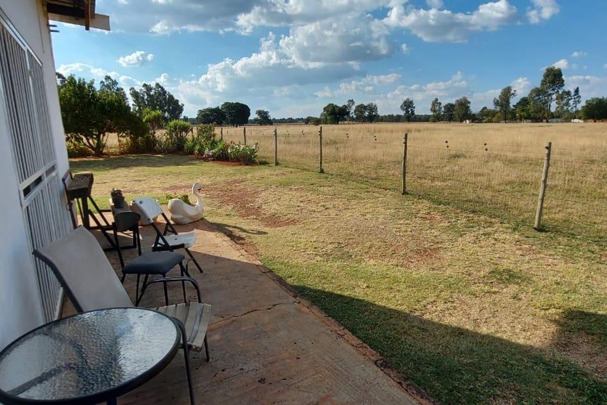 This property combines comfort with the beauty of nature . - Photo 2