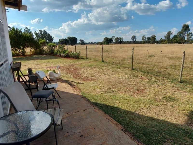 This property combines comfort with the beauty of nature . - Photo 2